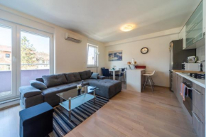 SUPER PetrovA Apartment